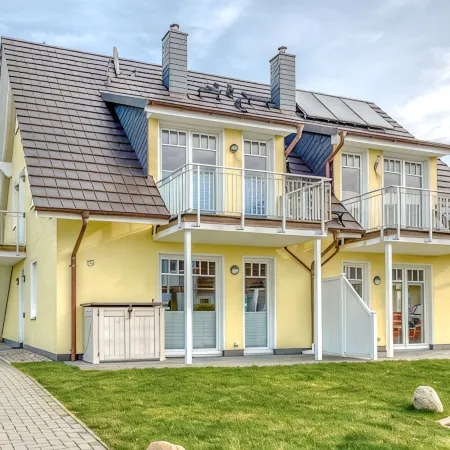 200 m to the natural beach, family friendly EC-apartment with terrace, W-Lan