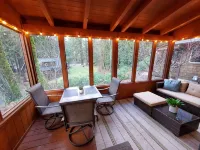 Mckenzie River Cabin #13 at the Log Cabin Inn, screened porch, .5mi Trailhead - シャレー