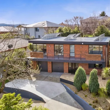Lipscombe Mt Wellington view luxury house