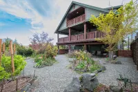 Large west coast home near the seaside - Homestays