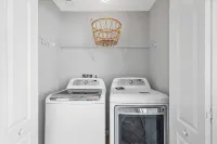 NEW! Poolside Oasis - Spacious Modern Home - Pool Home Just RENOVATED! - Wifi