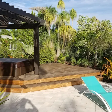 ⭐  Beautiful Private Backyard Resort Heated Pool/Spa Downtown & Beaches