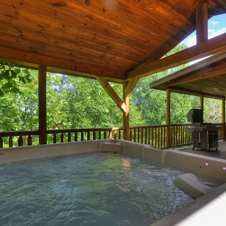 5Br Family Log Cabin Near Bryson, Noc & Fontana - Hot Tub, Game Room & Fire Pit