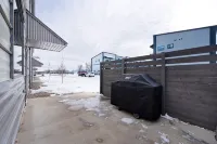 Industrial Retreat Where Recreation Abounds! Dogs OK, Pool Table, BBQ & More! - Wifi