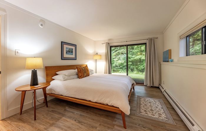 Vermont get-away end unit townhouse nestled in the trees
