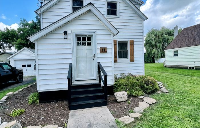 Charming 2 BR home  - newly renovated