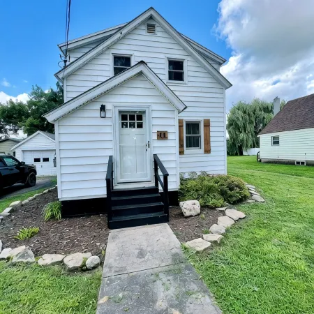 Charming 2 BR home  - newly renovated