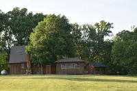Rut & Strut Ranch - 35 minutes from Mark Twain Lake! Quiet Cabin in the woods - Wifi