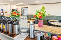 GuestHouse Kelso Longview - breakfast