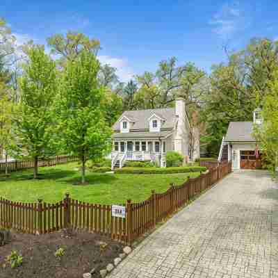 Family Retreat, 3Br Each with Ensuite, Lakeside Community Hotel Exterior