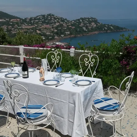 Villa with superb sea view , 6 people, close to CANNES and SAINT TROPEZ