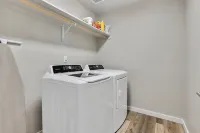 4 Bedroom Home with Full Office Space and Hot tub! - 2성급