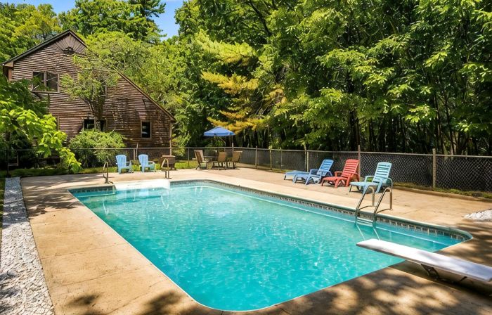 Private Pool & Hot Tub! Minutes to Sebago Lake! Nature! Perfect All Year-Round.