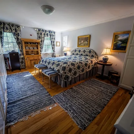 Edson Hill- 5 acres, Dogs/ Views/ Pond /Sledding/ Pingpong  and Air hockey .