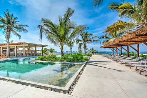 Marea Beachfront Villas - Homestays