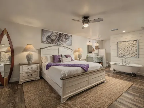 Island Vibes Beach House~ 4 Min. Walk 2 Beach • Heated Pool • King Beds - 3 estrellas
