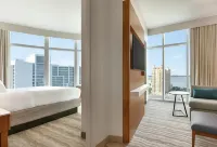 Embassy Suites by Hilton Sarasota - parking