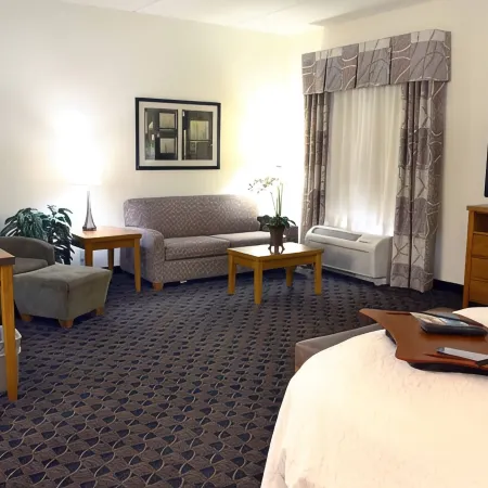 Hampton Inn & Suites Chesapeake-Square Mall