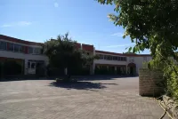 Hotel le Lagon Hotels in Estézargues