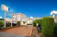 Ciloms Airport Lodge Hotels in Attwood