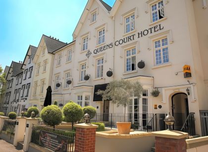 Queens Court Hotel