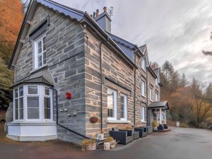 Glyntwrog House