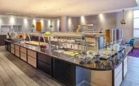 Hilton Garden Inn London Heathrow Airport - breakfast