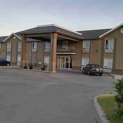 Super 8 by Wyndham Cranbrook Hotel Exterior