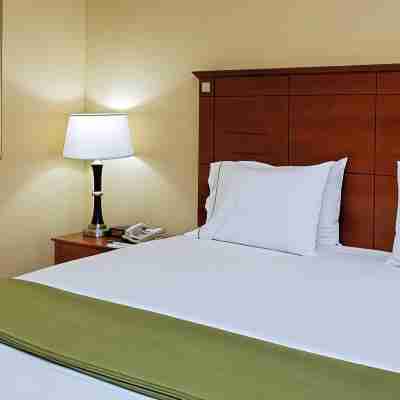 Holiday Inn Express Long Beach Rooms