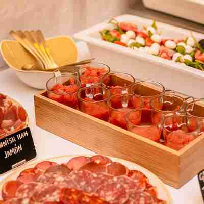 The Valentia Corretgería Dining/Meeting Rooms
