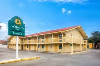 Super 8 by Wyndham Eagle Pass