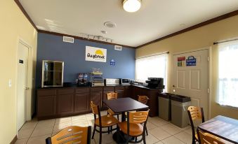 Days Inn by Wyndham Suites Fredericksburg