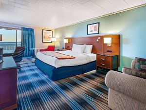 Days Inn & Suites by Wyndham St. Ignace Lakefront