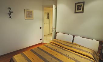 In Rome in an Elegant Apartment for 4 People, Deluxe with Jacuzzi