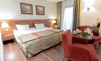 King Suites Hotel