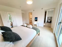 Spacious & Luxurious 5 Bedrooms House - 2-Star