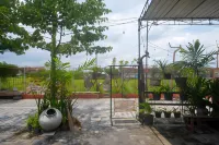RedDoorz @ Gentan Raya Hotels in Gatak