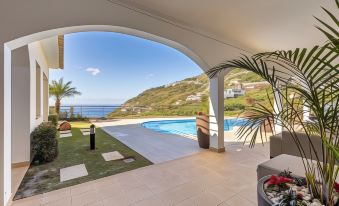 Luxury Villa with Private Heated Pool, Garden and Views of the Sea and Mountains.