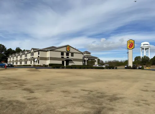 Super 8 by Wyndham Hernando Hotels in Nesbit
