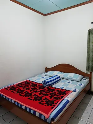 Barokah Homestay Near Grojogan Sewu Waterfall Hotels in Tawangmangu Subdistrict