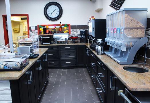 2. 라마다 바이 윈..