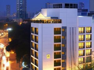 The Shalimar Hotel, Kemps Corner