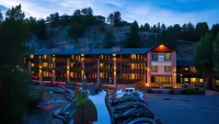 Silver Moon Inn - parking