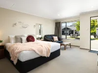 Centre Court Motel Hotels in Blenheim