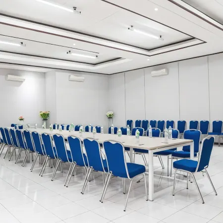 LeGreen Suite Supomo Отели рядом с достопримечательностью «Торговый центр Kota Kasablanka»