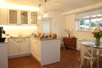 The Little Guesthouse - Mountain View