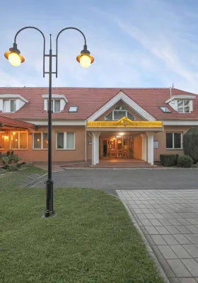 Lipa Hotel es Etterem Các khách sạn ở 