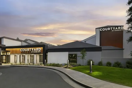 Courtyard Bakersfield Отели в г. Керн