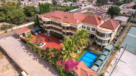 Charleston Hotel Отели рядом с достопримечательностью «BHL»