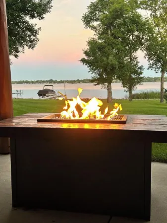 Stunning Family Friendly Lake Home Retreat on Beautiful Lake Darling